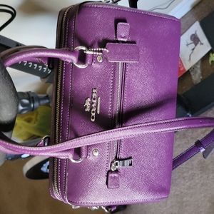 COACH SMALL SATCHEL. PURPLE.